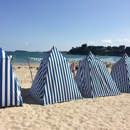 T2 De Charme Dans Typique, Proche De La Appartamento Dinard