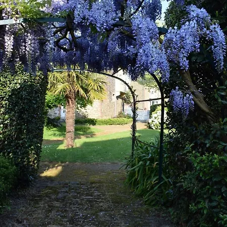 T2 De Charme Dans Typique, Proche De La Dinard
